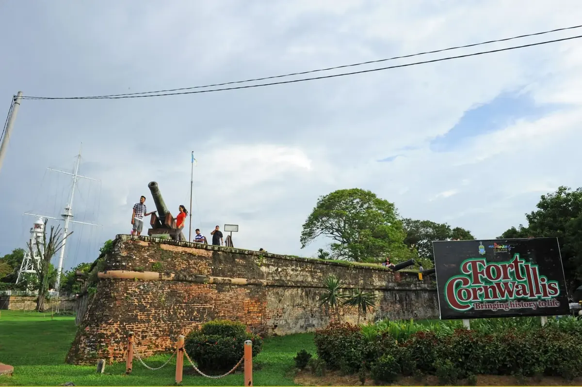 Stone ramparts and cannon at Fort Cornwallis