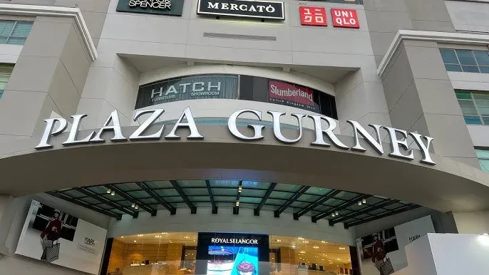 Entrance facade of Plaza Gurney shopping mall