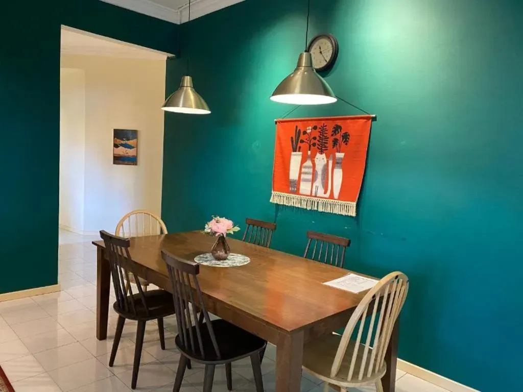 Dining room with teal feature wall