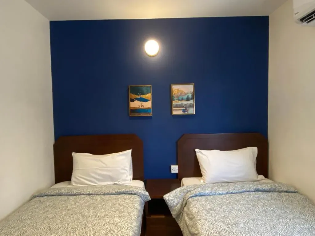 Twin bedroom with two single beds