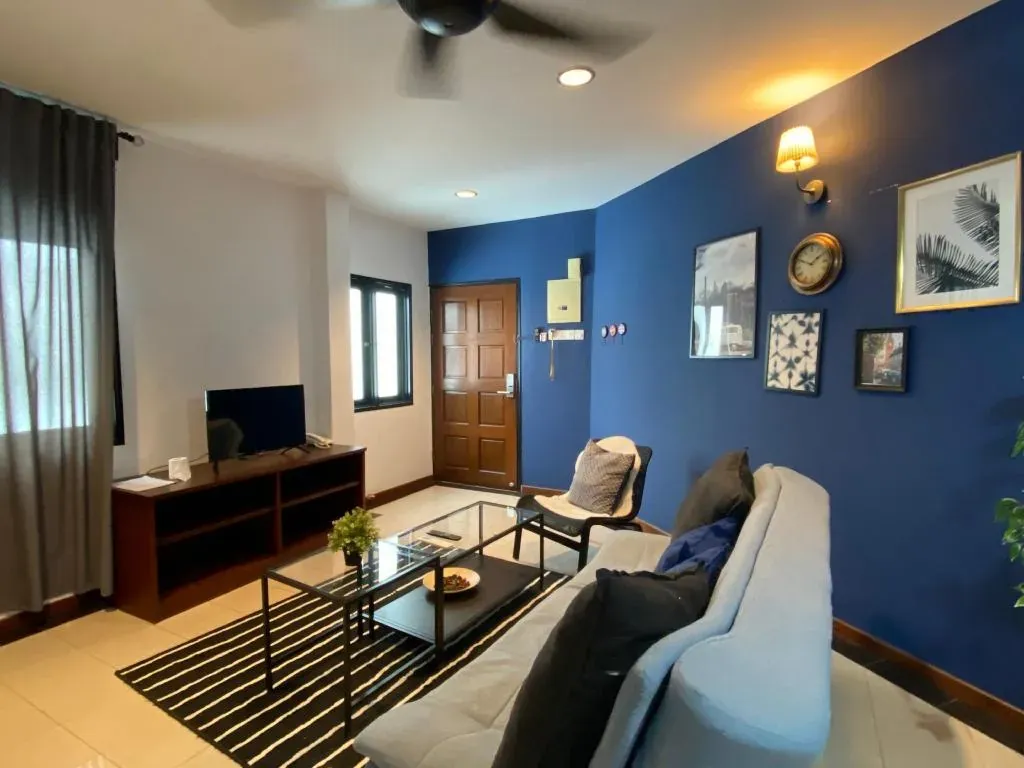 Lounge with coffee table and TV