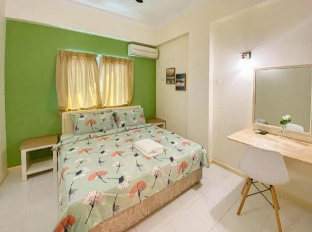 Queen bed and dressing table